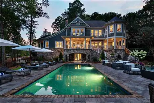 Бассейн у озера в отеле Ritz Carlton Reynolds Lake Oconee