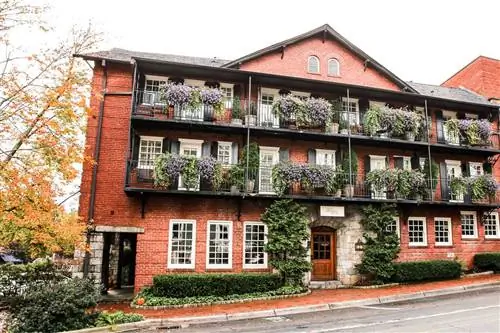 Внешний вид Old Edwards Inn