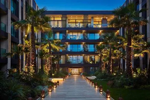 Прогулка по входу в отель Four Seasons Casablanca