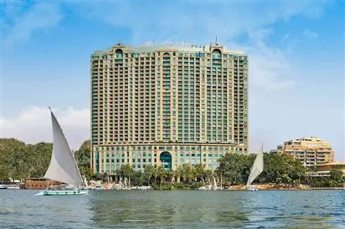 Внешний вид отеля Four Seasons Hotel Cairo на площади Нила