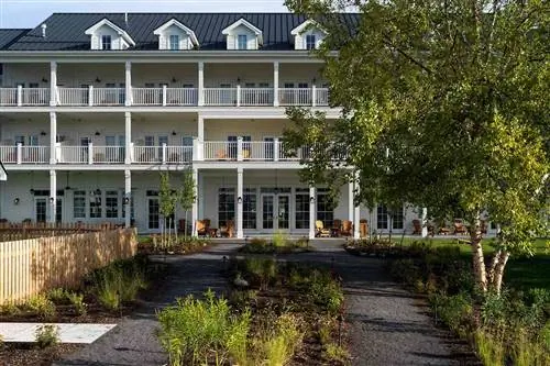 Внешний вид The Lake House на Канандаигуа, признанный одним из лучших курортов в штате Нью-Йорк.