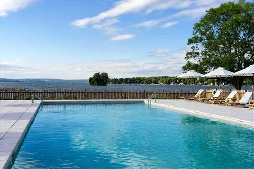 Бассейн в The Lake House на Канандаигуа признан одним из лучших курортов США.
