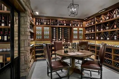 Частный винный погреб отеля Deer Path Inn признан одним из лучших курортов США.