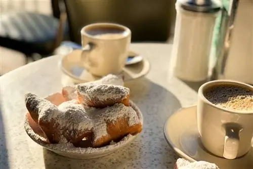Cafe Du Monde Beignets и Cafe Au Lait в Новом Орлеане