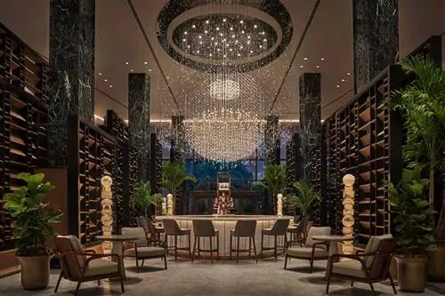Интерьеры баров, еды, номеров отеля Four Seasons New Orleans