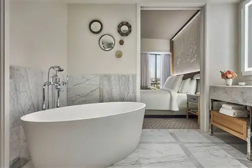 Интерьеры баров, еды, номеров отеля Four Seasons New Orleans