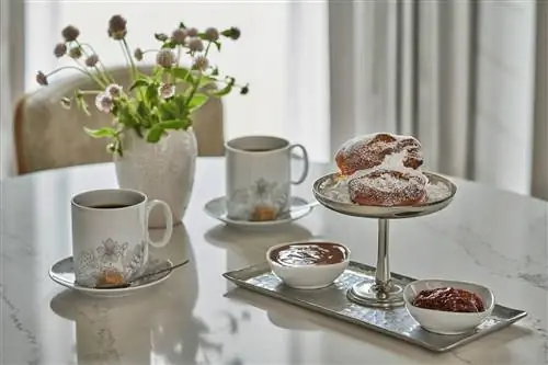 Интерьеры баров, еды, номеров отеля Four Seasons New Orleans