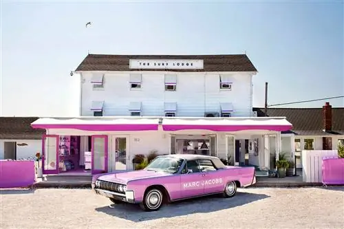 Внешний вид автомобилей и магазина Marc Jacobs в The Surf Lodge