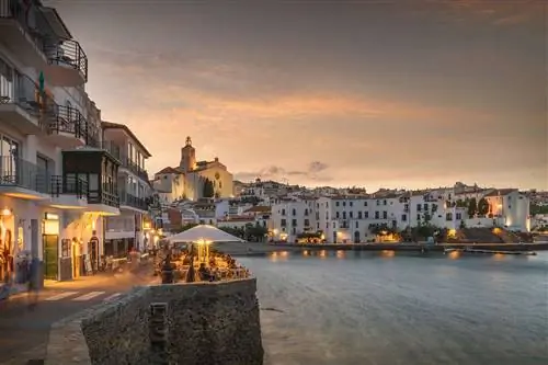 Испания, Каталония, Коста Брава. Деревня Кадакес.