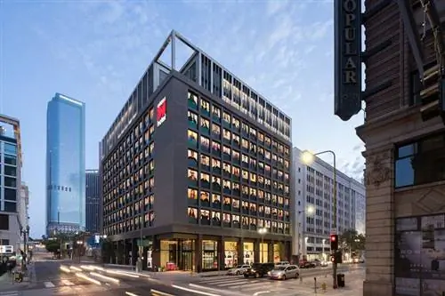 Вид на улицу CitizenM в Лос-Анджелесе