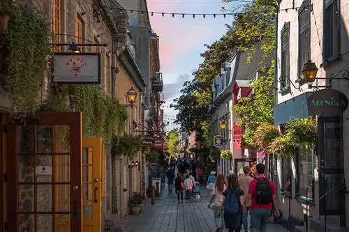 квартал Petit Champlain в Квебеке