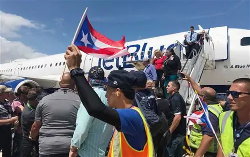 Экипаж JetBlue прибыл в Пуэрто-Рико для оказания помощи пострадавшим от урагана
