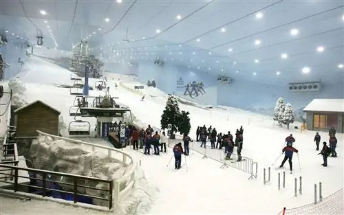 Кемпинг на горнолыжном склоне Дубая