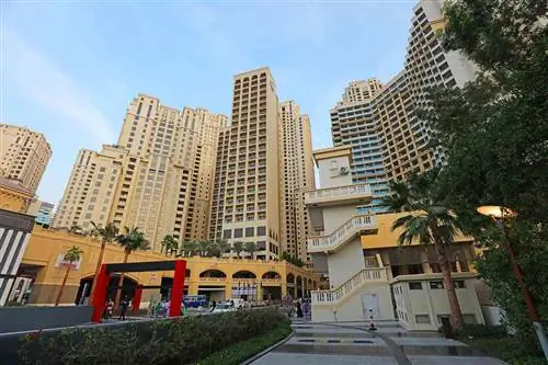 Небоскребы Дубая в The Walk, Jumeirah Beach Residence (JBR).