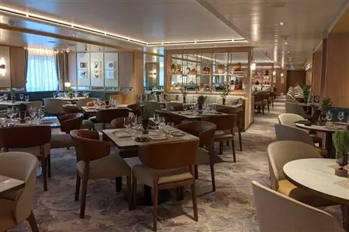 Круизный лайнер Silversea, поездка Silver Moon на Кипр, Грецию