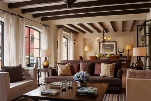 Роскошный номер с диванами и обеденным столом в Rosewood San Miguel de Allende