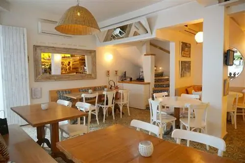 Интерьер Zazá Bistro Tropical