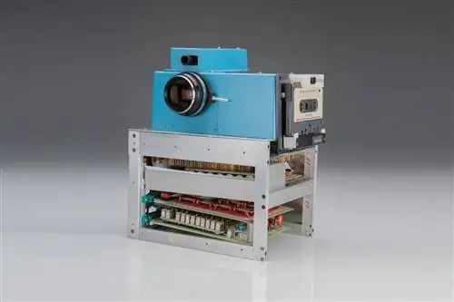 Фотография первой цифровой камеры Стивена Сассона для Kodak.