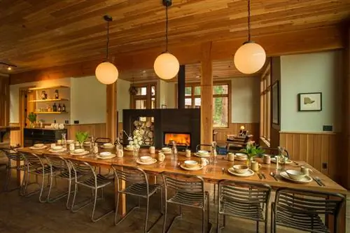 Столовая в The Minam River Lodge
