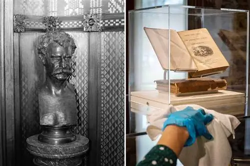 Две фотографии из литературного тура по Новой Англии, в том числе бюст Марка Твена и футляр с первым изданием романа «Хижина дяди Тома».