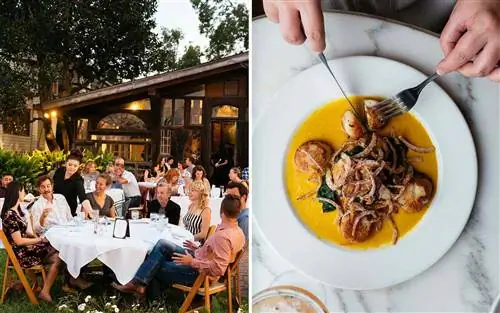 Полные столы и блюдо из морских гребешков в ресторане Cafe Vermilionville в Лафайете, штат Луизиана.