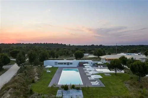 Вид с воздуха на бассейн Spatia Comporta