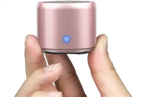 Миниатюрная bluetooth-колонка EWA A106 розового цвета