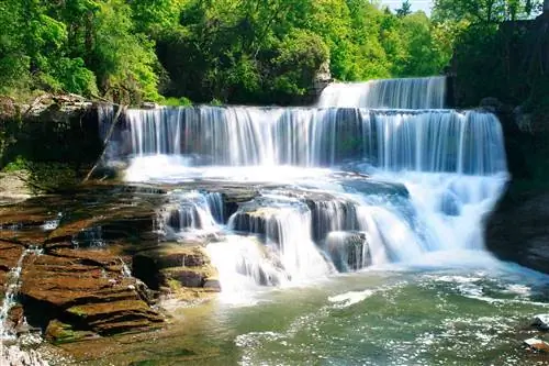 Seneca Mill Falls - Водопад в Пенн-Ян, Нью-Йорк
