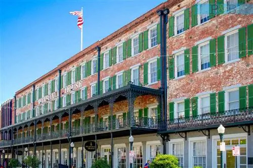 Внешний вид отеля Marshall House в Саванне, Джорджия