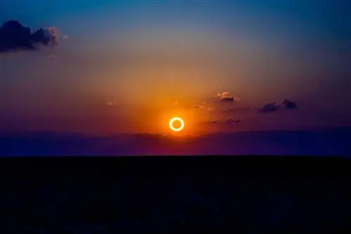 Редкое кольцевое затмение бросает яркий свет на ландшафт Нью-Мексико, 20 мая 2012 г.