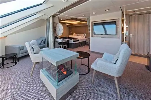 Expeditions Suite на борту MS Roald Amundsen от Hurtigruten Expeditions