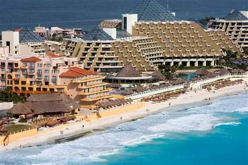 Отели вдоль пляжа в Канкуне в 1970-х годах