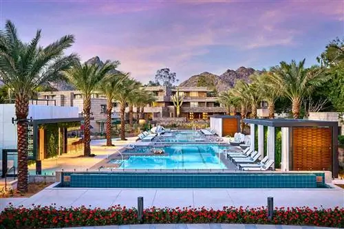 Бассейн Saguaro только для взрослых в отеле Arizona Biltmore