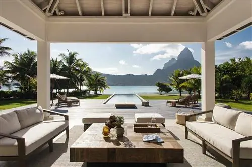 Вид на бассейн и океан в Bora Bora One