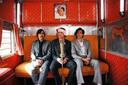 Джейсон Шварцман, Оуэн Уилсон, Эдриан Броуди на кадре из фильма The Darjeeling Limited (2007)