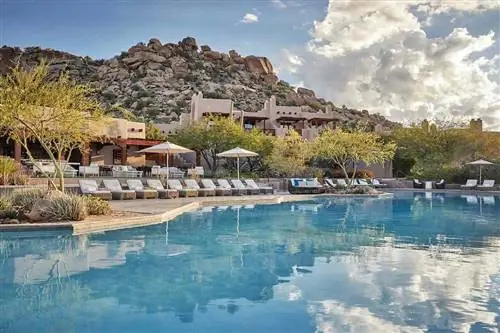 Бассейн в отеле Four Seasons Resort Scottsdale at Troon North Бассейн в отеле Four Seasons Resort Scottsdale at Troon North
