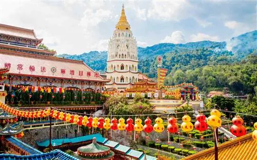 Китайские фонарики в храме Кек Лок Си, Джорджтаун, Пенанг, Малайзия