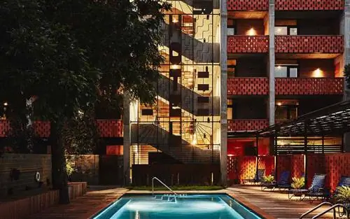 Бассейн в отеле Carpenter в Остине, штат Техас.