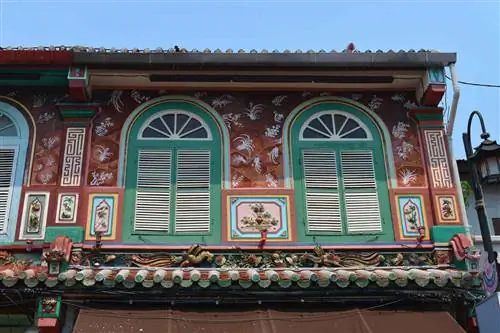 Красочный фасад здания на Джонкер-стрит в Мелаке, Малайзия