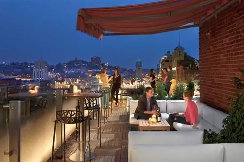 Вид на Цинциннати, штат Огайо, с крыши отеля 21c Cincinnati.