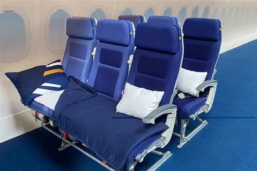 Сиденья в самолете Sleeper's Row