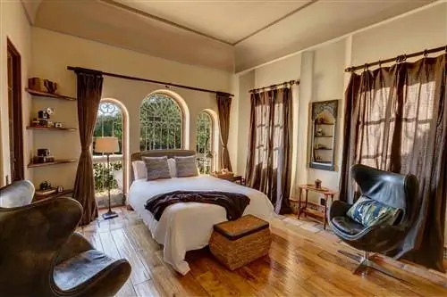 Спальня в особняке холостяка, доступна на Airbnb