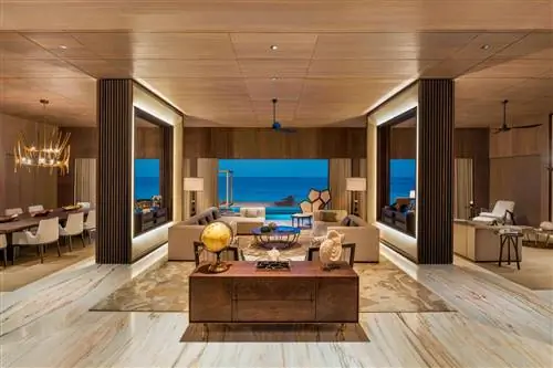 Внутренние виды роскошной виллы над водой на курорте St. Regis Maldives Vommuli Resort