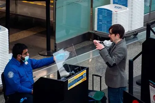 12 советов по полетам в условиях пандемии, по словам директоров TSA