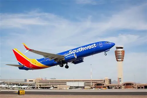 Southwest проводит крупную распродажу авиабилетов и расширяет обслуживание до Чикаго и Хьюстона