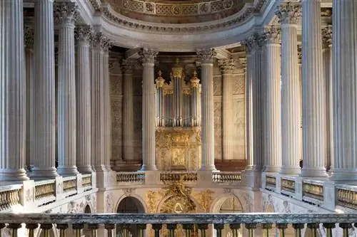 Вид на Королевскую капеллу Версальского дворца