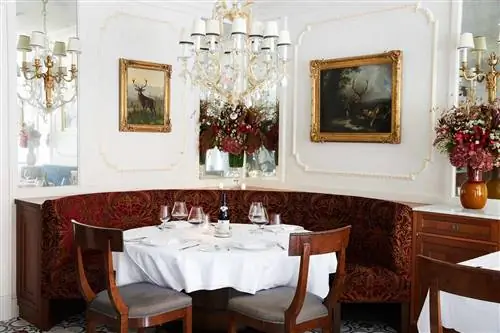 Обеденный стол Bas Rouge