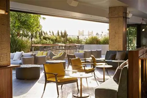 Ужин на открытом воздухе в Revival at The Sawyer