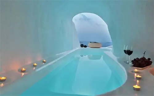 Бассейн в белой пещере