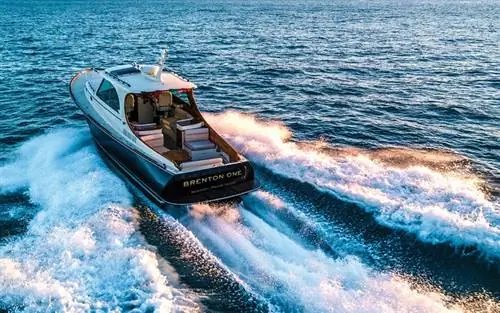 Брентон Одна лодка в воде